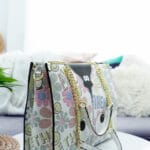 Sac à main fleuri avec chaîne dorée