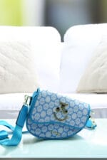 Sac bandoulière en toile monogrammée – Image 3