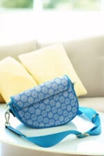 Sac bandoulière en toile monogrammée – Image 2