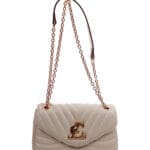 Sac à main matelassé beige avec chaîne dorée