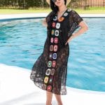 Robe de plage bohème en dentelle avec détails colorés